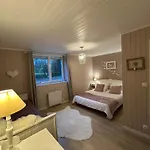 Дом отдыха Gold - Logis Des Hirondelles Classe 4 Etoiles Ver-sur-Mer